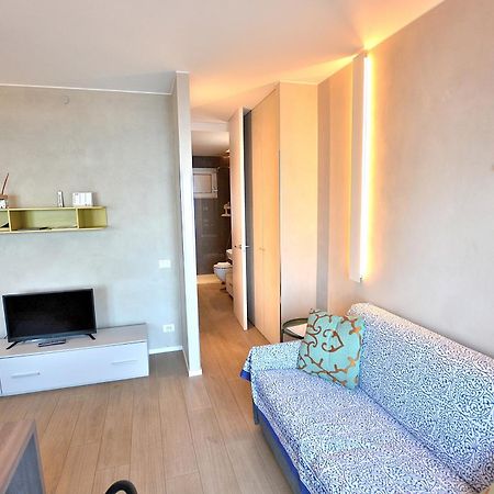 Leonardo Walsh Apartment With Lake View Torri Del Benaco Luaran gambar