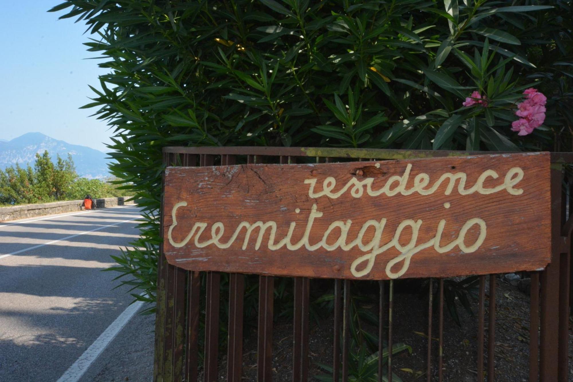 Leonardo Walsh Apartment With Lake View Torri Del Benaco Luaran gambar