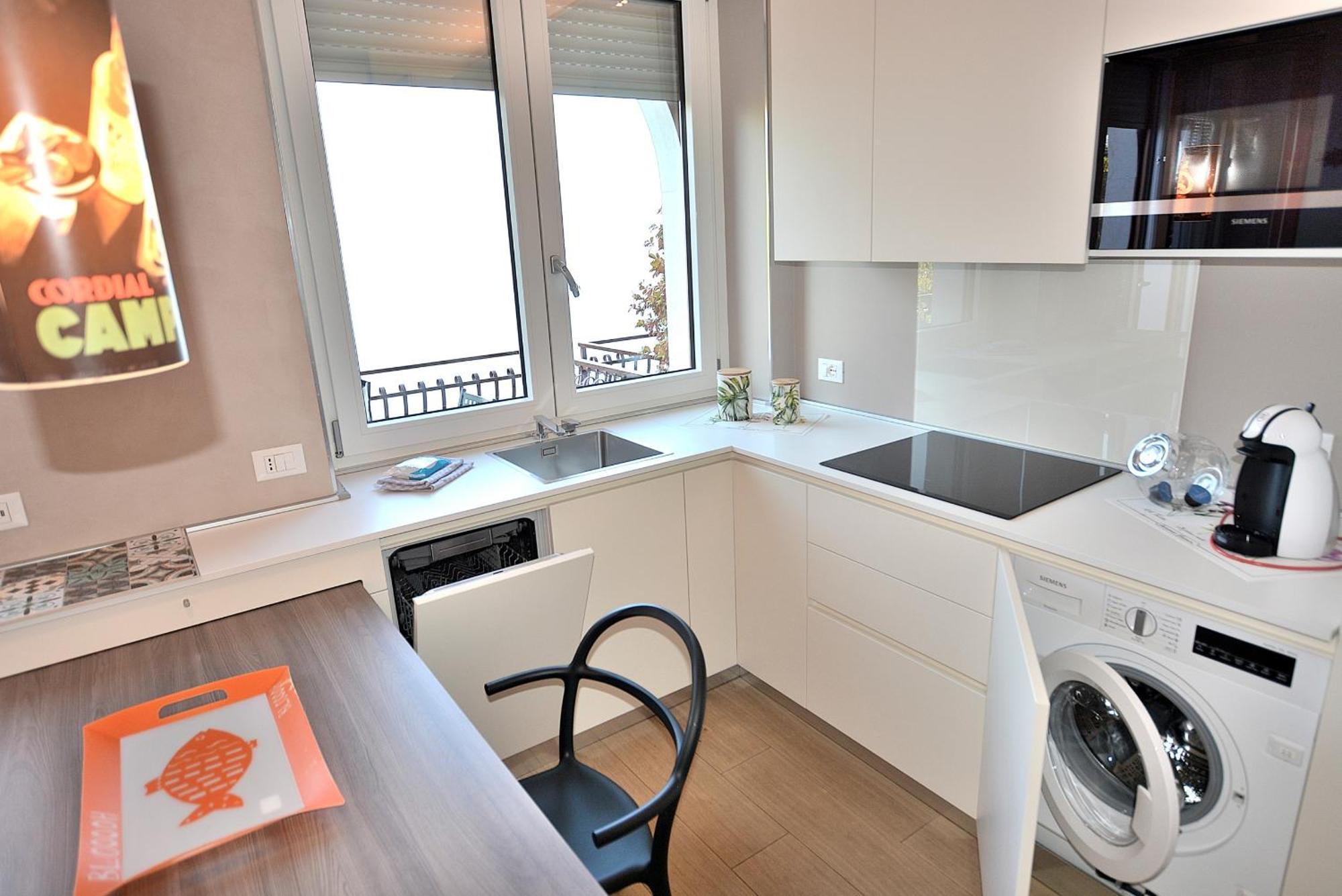 Leonardo Walsh Apartment With Lake View Torri Del Benaco Luaran gambar
