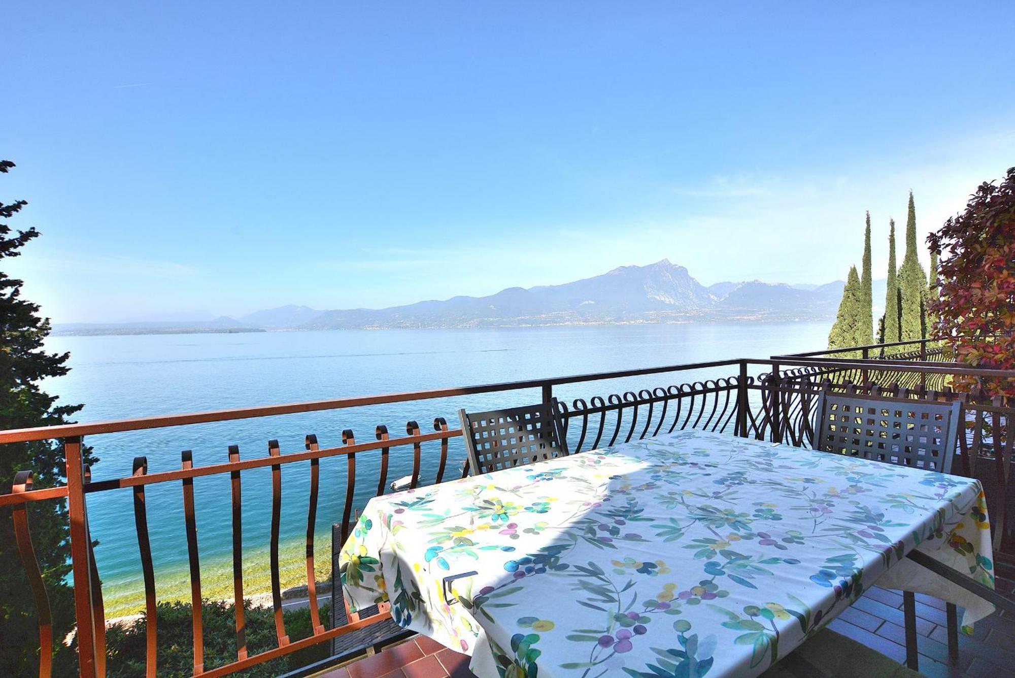 Leonardo Walsh Apartment With Lake View Torri Del Benaco Luaran gambar